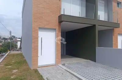 Sobrado 3 dormitórios, suíte, entrada individual e vaga para 2 carros