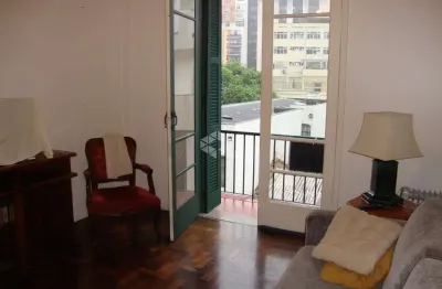 Ótimo apartamento 02 quartos mobiliado com sacada e box escriturado no centro histórico