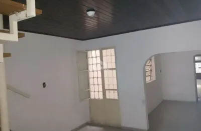 Casa com 3 quartos e 1 banheiro azenha em porto alegre