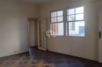 Apartamento 2 dormitórios com box escriturado na avenida independência em porto alegre.