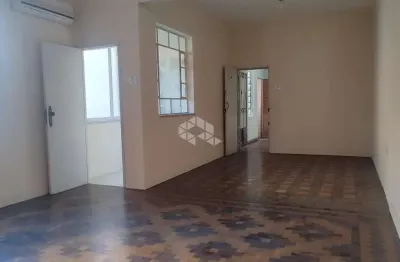 Apartamento 2 dormitórios com box escriturado na avenida independência em porto alegre.