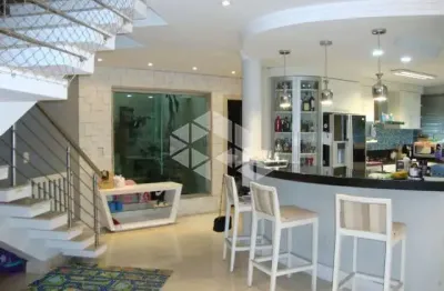 Bela casa em condomínio 04 suites, 207m² privativos com duas vagas lado a lado