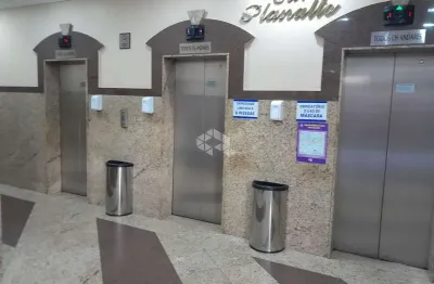 Sala comercial à venda na Avenida Borges de Medeiros, 328, Centro Histórico, Porto Alegre, 59 m2 por R$ 119.000