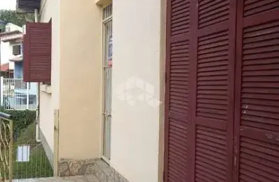 Casa com 3 quartos 2 vagas de garagens no partenon em porto alegre