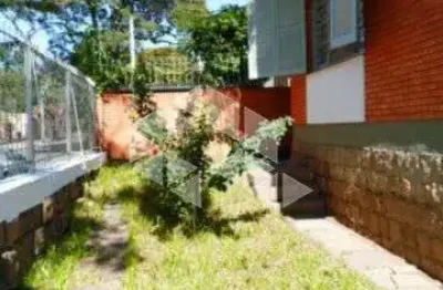 Casa residencial de esquina 03dormitórios de esquina, partenon, porto alegre.