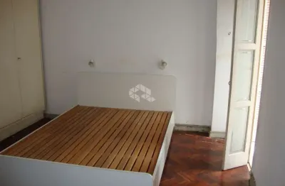 Apartamento de 03 quartos, andar alto, elevador, portaria no centro histórico