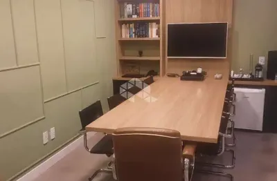 Ótima sala comercial à venda, semi mobiliada, área privativa de  123,76 m², no centro histórico de porto alegre.