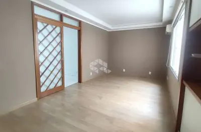 Apartamento de tres quartos com suite no bairro cidade baixa