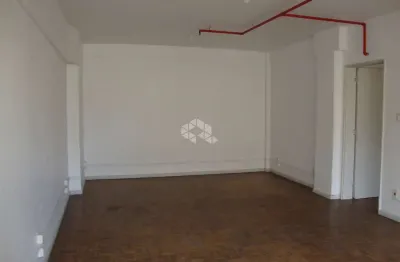 Sala comercial com 54,45 privativos em andar alto no centro histórico