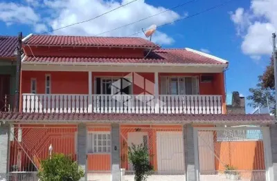 Ótimo sobrado a venda em canoas/rs no bairro harmonia 3dorm, 1suíte c/ piscina.