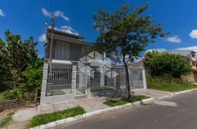 Casa sobrado de 2 quartos, churrasqueira e piscina em canoas