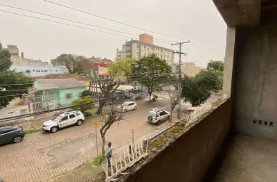 Prédio em construção com 9,34m de frente e 22m de fundos, ideal para investidores, próximo à avenida ipiranga