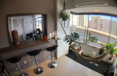 Apartamento 2 dormitórios com sacada e garagem para venda na cidade baixa  em porto alegre