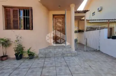 Casa de 2 dormitórios para venda com edícula, 2 vagas de garagem  no bairro santo antônio em porto alegre rs