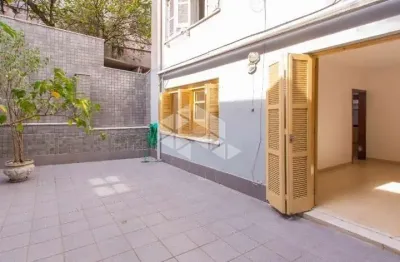 Apartamento térreo 2 quartos com  pátio para venda na demétrio ribeiro no centro historico de porto alegre