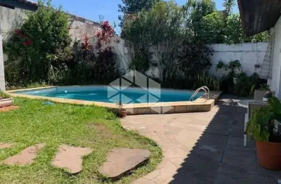 Casa  com 4 dormitórios e piscina à venda no bairro chácara das pedras
