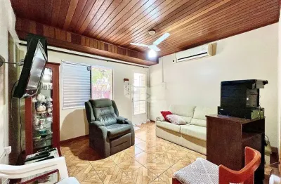 Casa com 5 quartos à venda na Rua Guilherme Klippel, 39, Passo da Areia, Porto Alegre