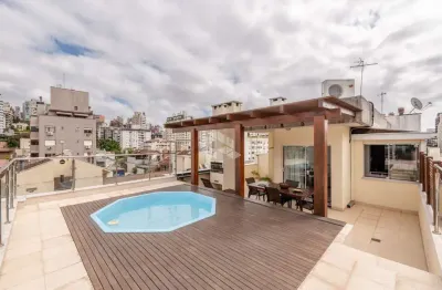Cobertura totalmente reformada com 4 dormitórios, lareira, churrasqueira e pisicna!
