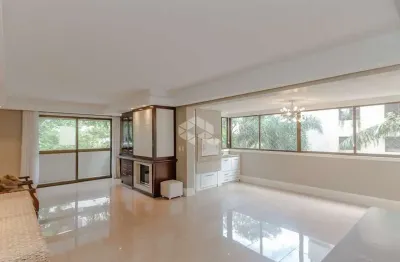 Amplo, ensolarado e em localização nobre ? viva com conforto e elegância na melhor rua do petrópolis