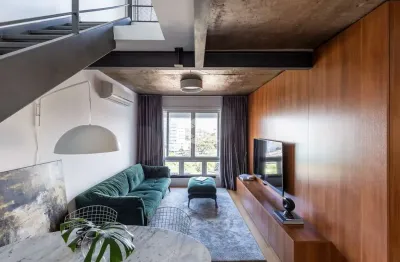 Design assinado, vista deslumbrante e uma cobertura que é puro charme urbano