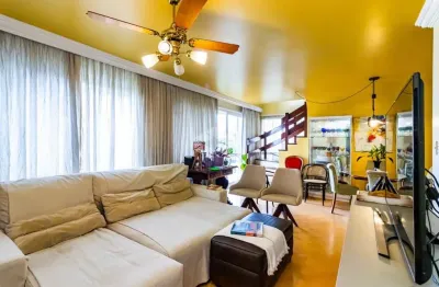 Cobertura triplex com 4 dormitórios, sendo 3 suítes master, 360m² privativos, 3 vagas no  bairro petrópolis.