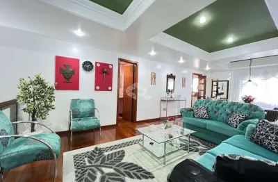 Apartamento garden, 3 dormitórios, suíte, 3 vagas, 244m² privativos no petrópolis.