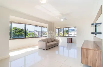 Apartamento semi mobiliado com 3 dormitórios (1 suíte) e 2 vagas de garagem no bairro santana / poa.