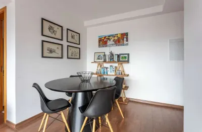Vista deslumbrante, localização perfeita! um imóvel pronto para ser seu! com 2 dormitórios, suíte, sala com split e uma cozinha equipada, este apartam