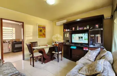 Casa com 3 quartos, suíte, salas, vagas de garagem, 191m²  no jardim lindóia em porto alegre.