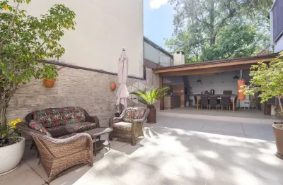 Apartamento garden totalmente reformado com 152 m², 3 dormitórios e 2 vagas no bairro auxiliadora