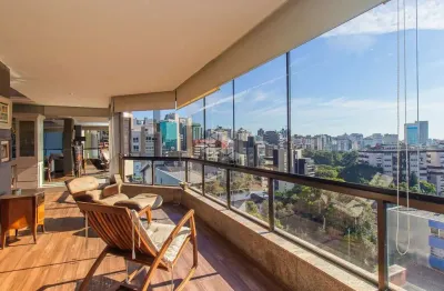 Apartamento de 244m2 composto por 3 suítes e 4 vagas de garagem próximo ao parcão!