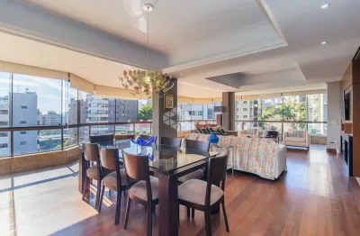 Apartamento de 244m2 composto por 3 suítes e 4 vagas de garagem próximo ao parcão!