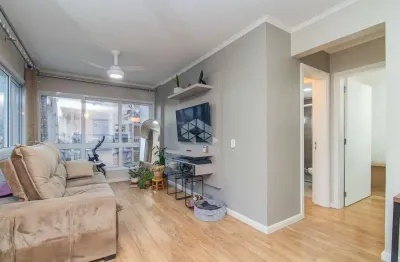 Apartamento à venda no bairro rio branco com 2 dormitórios, suíte e 2 vagas! perto do parcão e zaffari!