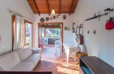 Cobertura de 3 dormitórios e 2 vagas, com elevador no bairro petrópolis!