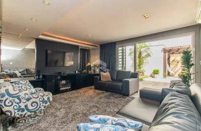 Garden semimobiliado com suíte, lareira e amplo espaço externo