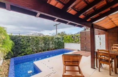 Casa em condiminio com 4 suites no bairro três figueiras em porto alegre