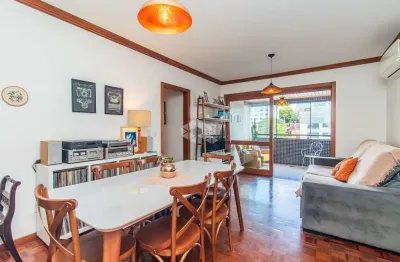 Apartamento semimobiliado de 96 m² com 3 dormitórios (1 suíte) no bairro higienópolis