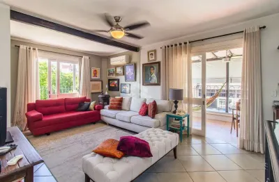 Cobertura triplex à venda no bairro auxiliadora, porto alegre.