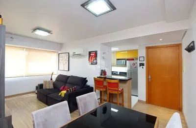 Lindo apartamento, mobiliado e reformado, de 2 dormitórios, 1 vaga de garagem!