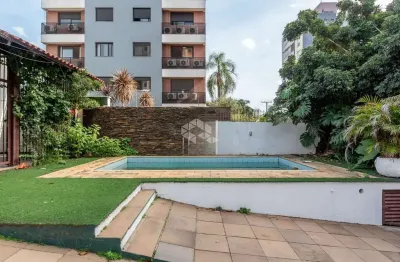 Casa com 160m² e 3 dormitórios, 1 suíte, 3 vagas no bairro passo da areia em porto alegre
