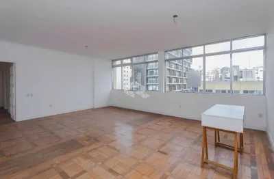 Apartamento com 3 dormitórios, sendo 1 suíte e 1 vagas, na 24 de outubro.