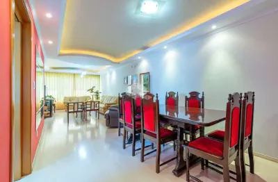 Apartamento com 3 dormitórios, 97m2 e 2 vagas no bairro Boa Vista.