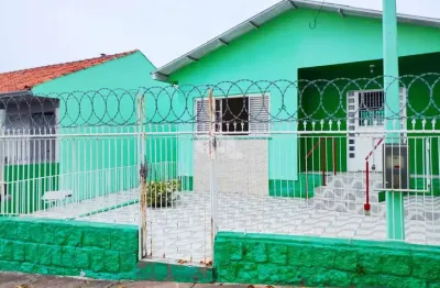 Casa de 03 dormitórios com 165m² privativos em ótima localização do bairro vila ipiranga