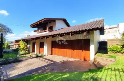 Casa 03 dormitórios e 5 vagas com 300m² no bairro são sebastião