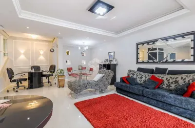 Casa de 04 dormitórios, 01 suíte , 03 vagas cobertas e 267m² no bairro jardim itu