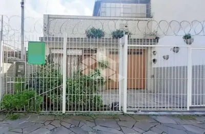 Casa de 02 dormitórios e 02 vagas com 102m²  no bairro santa maria goretti
