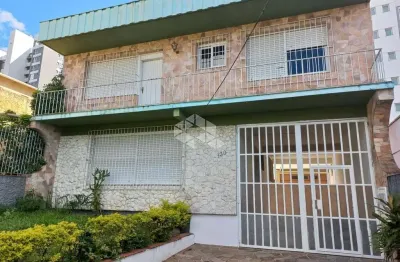 Casa com 3 quartos à venda na Rua Padre Alois Kades S J, 130, Vila Ipiranga, Porto Alegre
