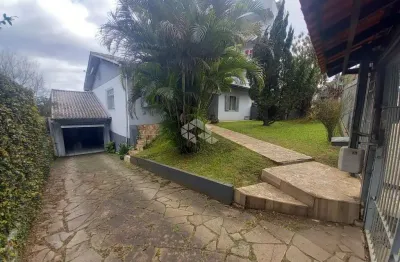Casa 3 dormitórios sendo 1 suíte e garagem para 2 carros