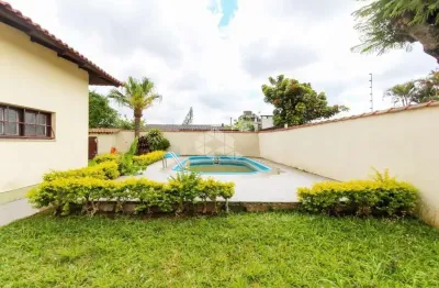 Casa de 03 dormitórios, suíte e 205m² no bairro  Harmonia em Canoas