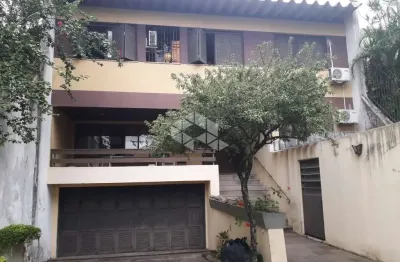 Casa sobrado no bairro glória em porto alegre com 4 dormitórios e 4 vagas